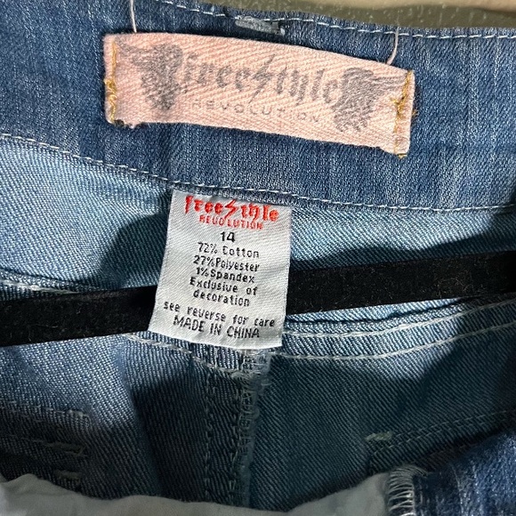 Freestyle  Blue Shorts with Classic Denim Look - Picture 4 of 5